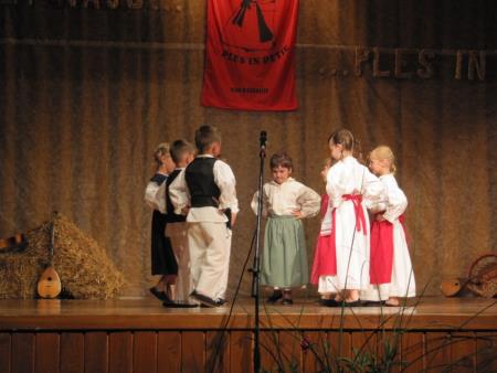 Druži naju ples in petje – prireditev Folklorne skupine KUD Razkrižje 3